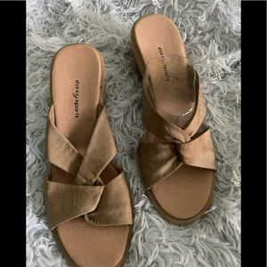 NWOT East Spirit gold/ taupe wedges